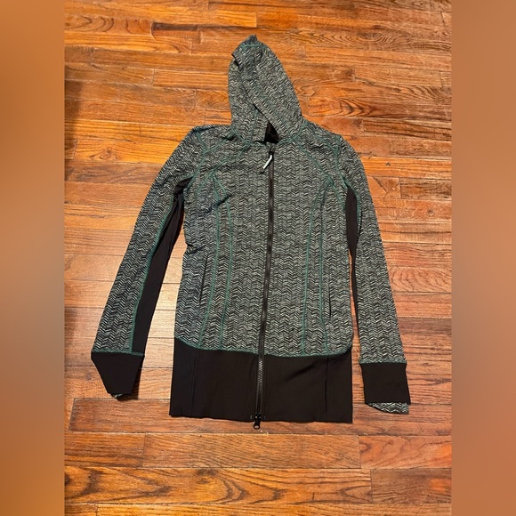 Lululemon jacket - Picture 2 of 5